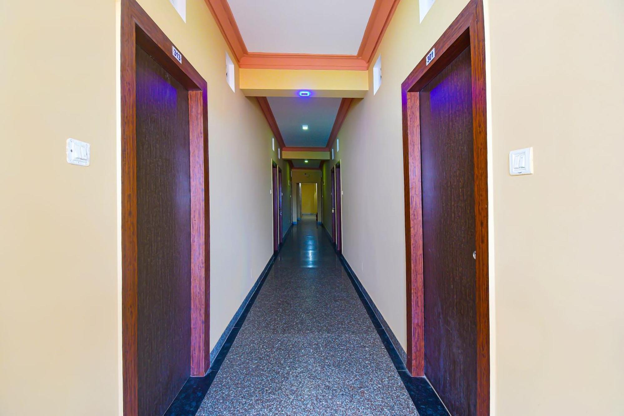 Oyo Flagship Hotel Sea Garden Puri Exterior photo