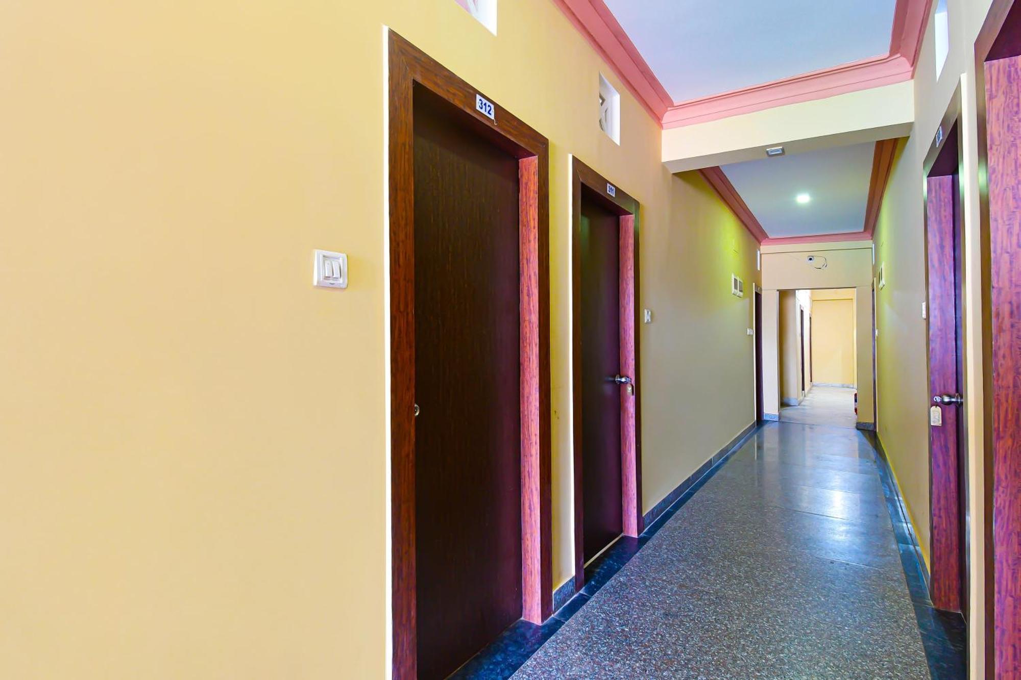Oyo Flagship Hotel Sea Garden Puri Exterior photo